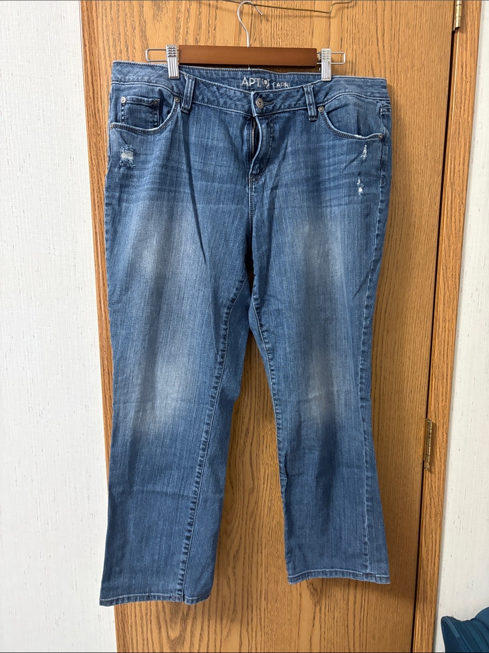 Apt. 9 Women's Medium Blue Cropped Bootcut Jeans